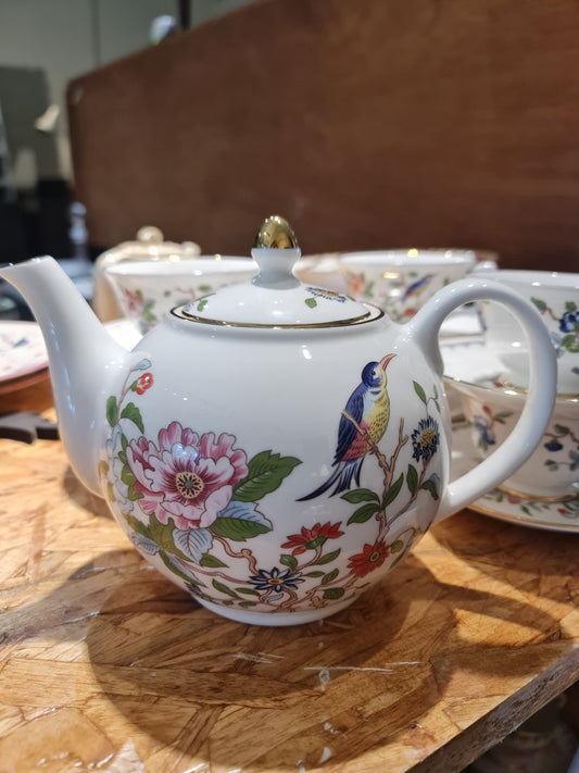 Anysley Pembroke Teapot and tea set set