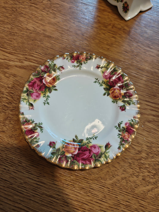 Rare Royal Albert Old Country Rose 16cm plate -1962 version made in England
