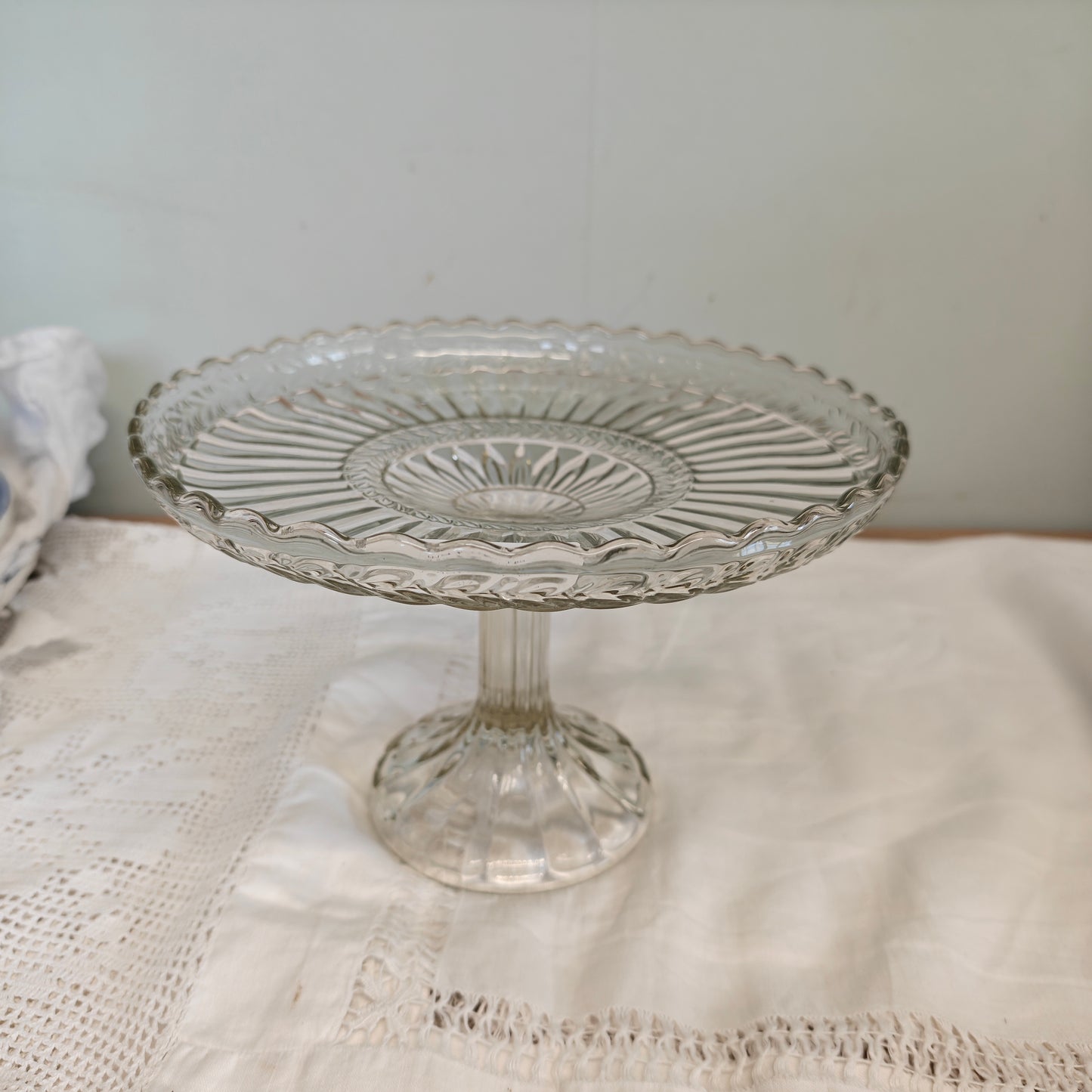 Stunning Vintage pressed glass cake stand 23 x 15cm