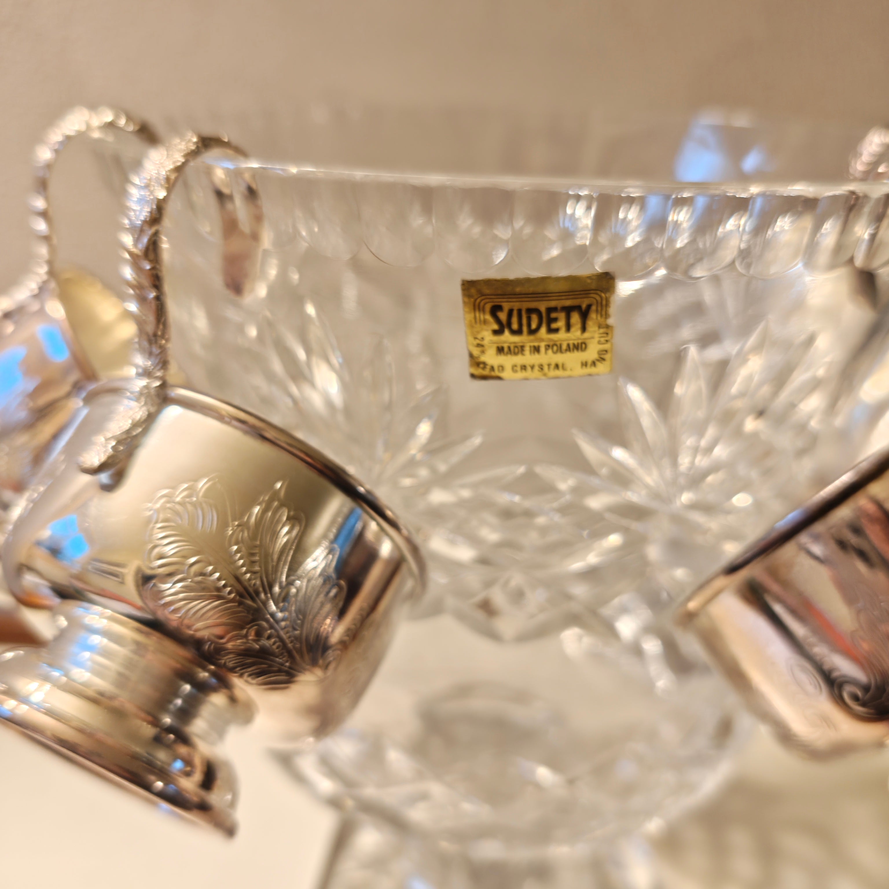 Gorgeous Vintage high quality hand cut crystal with 4 x silver plated cups