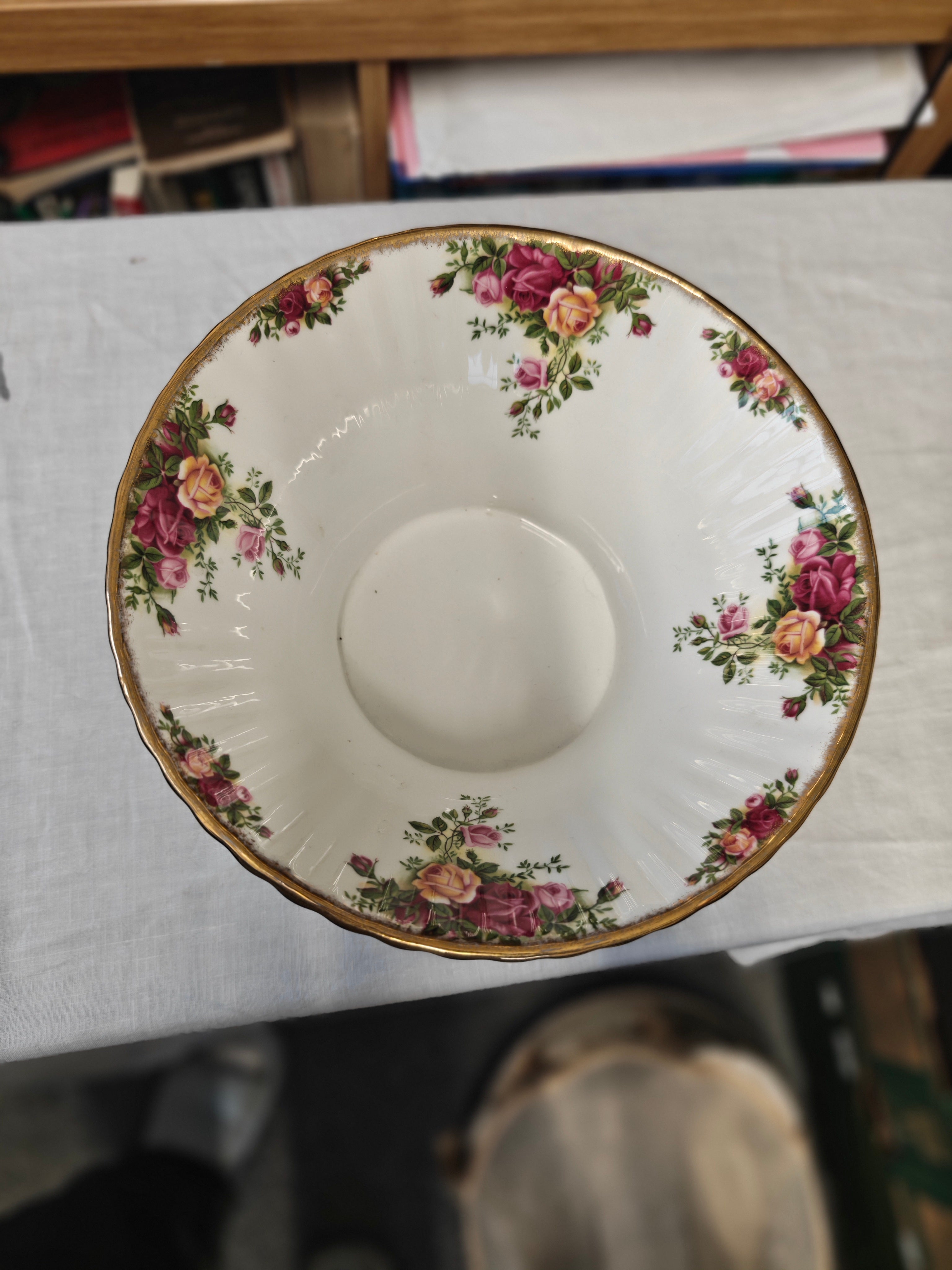 VINTAGE ROYAL ALBERT OLD COUNTRY ROSE LARGE FLUTED FOOTED BOWL