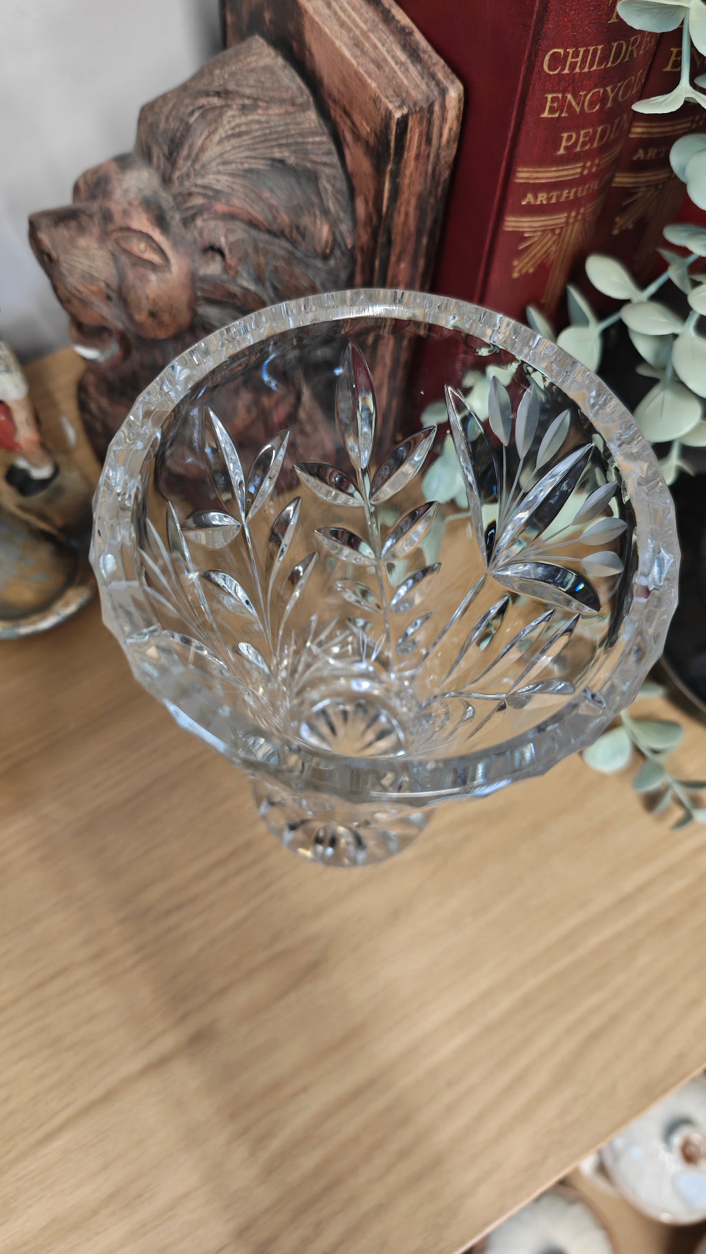 Beautiful vintage crystal vase 19 x 12 cm