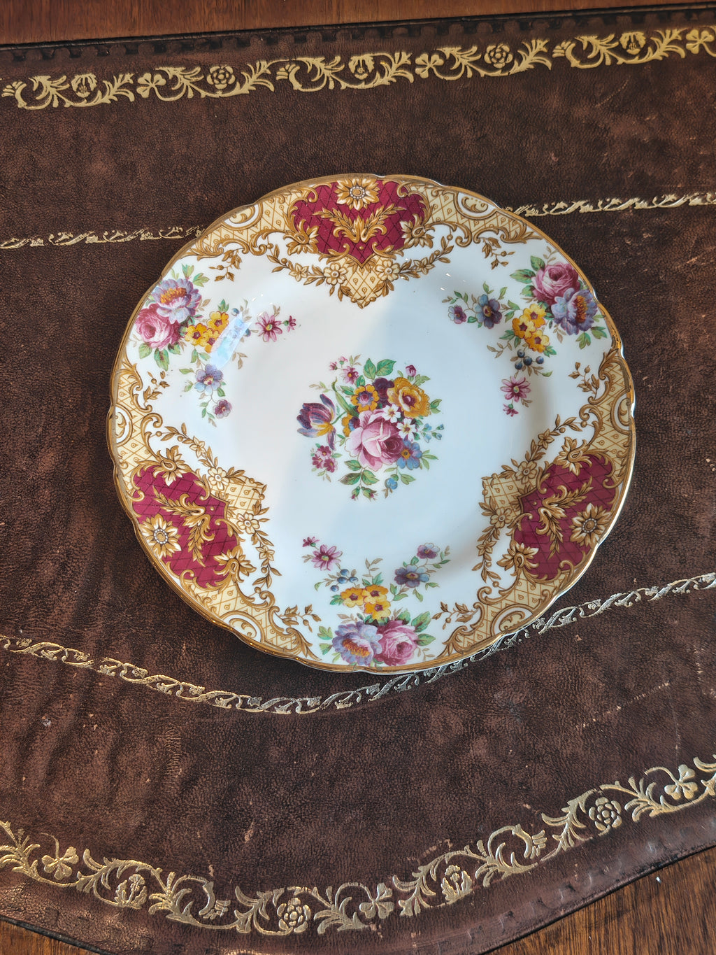 Tuscan cake plate