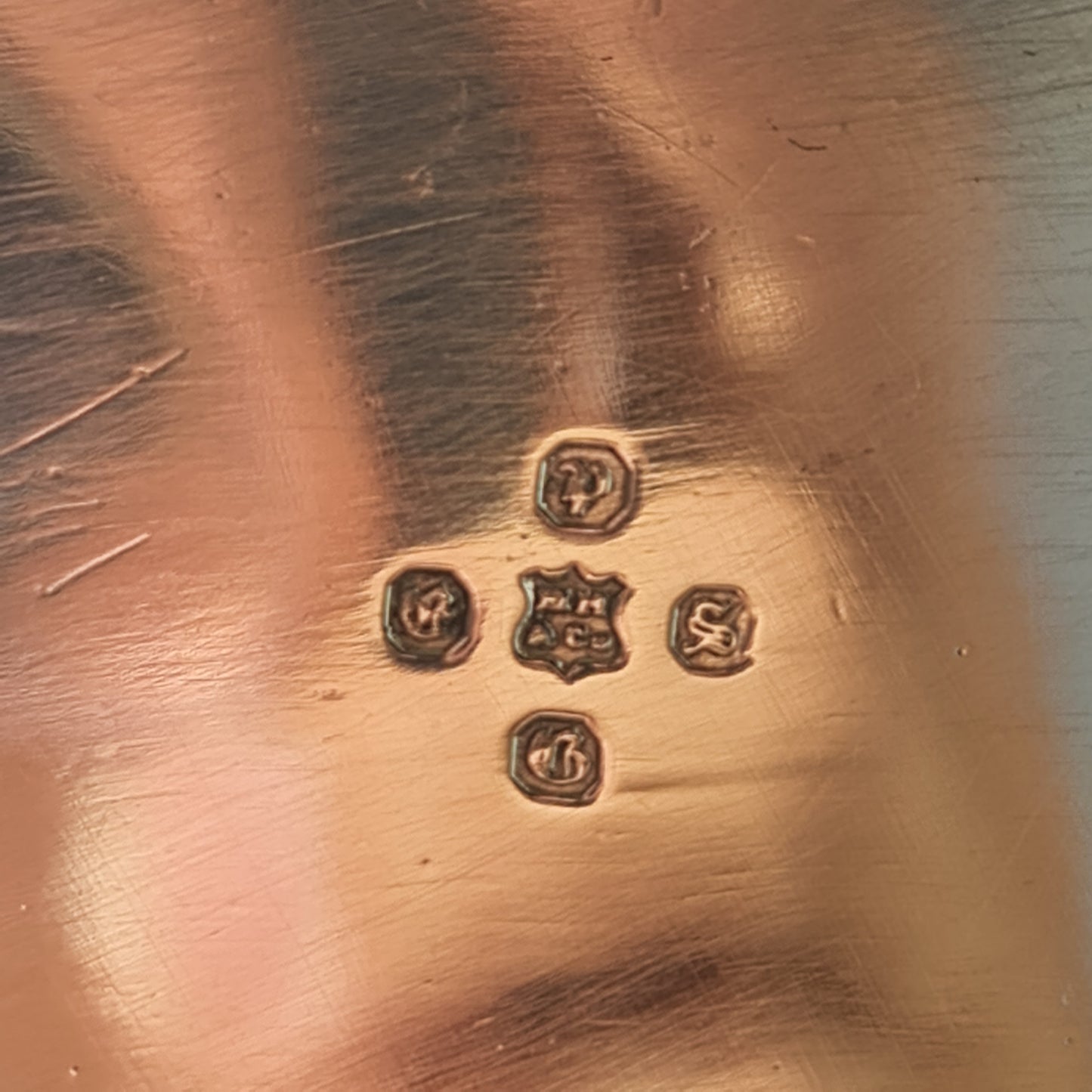 1901 Mappin & Webb silver teapot with Leppard crest- 741 gm