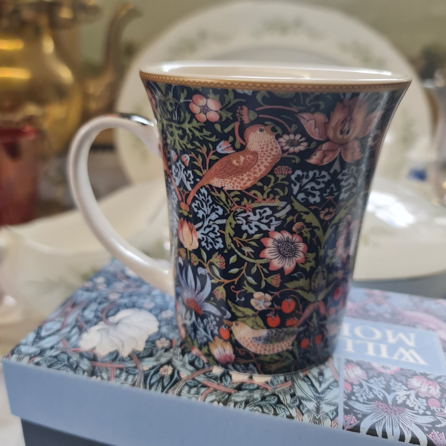 William Morris Leonardo series mug