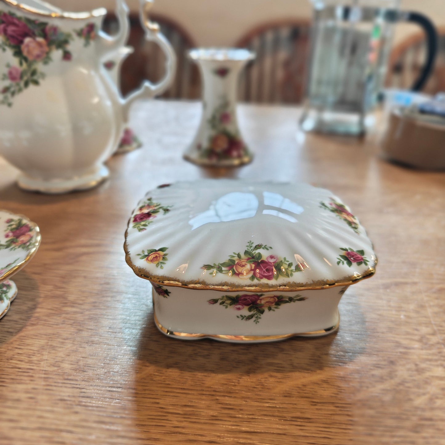 Rare Royal Albert Old Country Rose medium trinket box -1962 version made in England -L14 x H4 cm