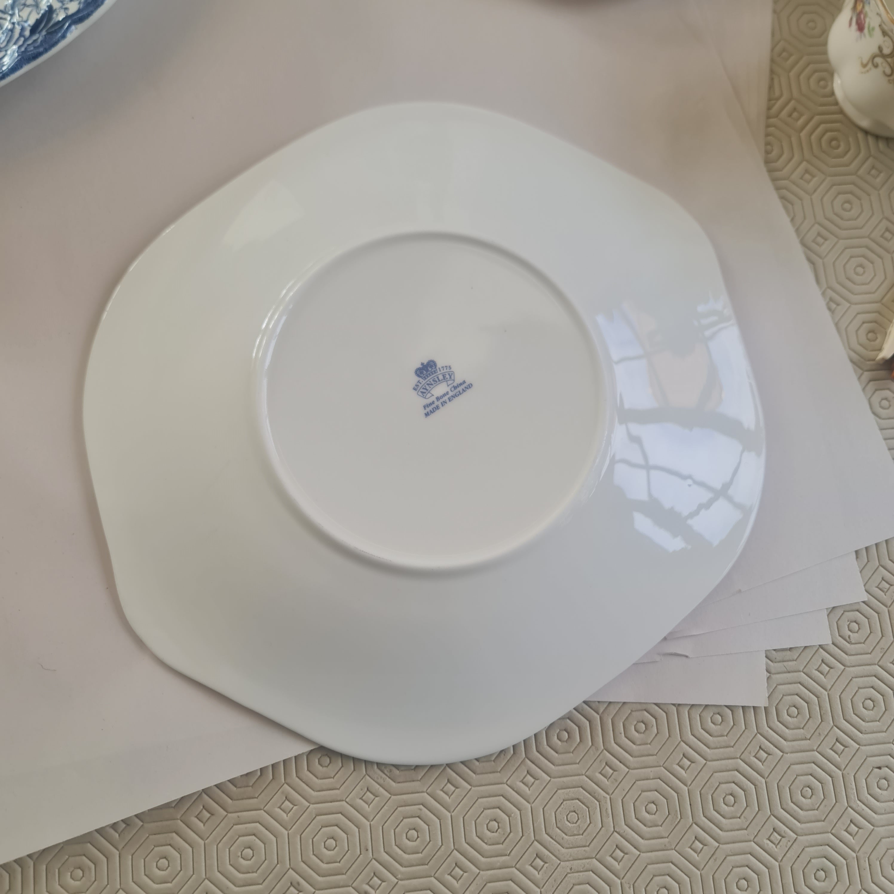 Beautiful Anysley Pembroke serving plate - brand new