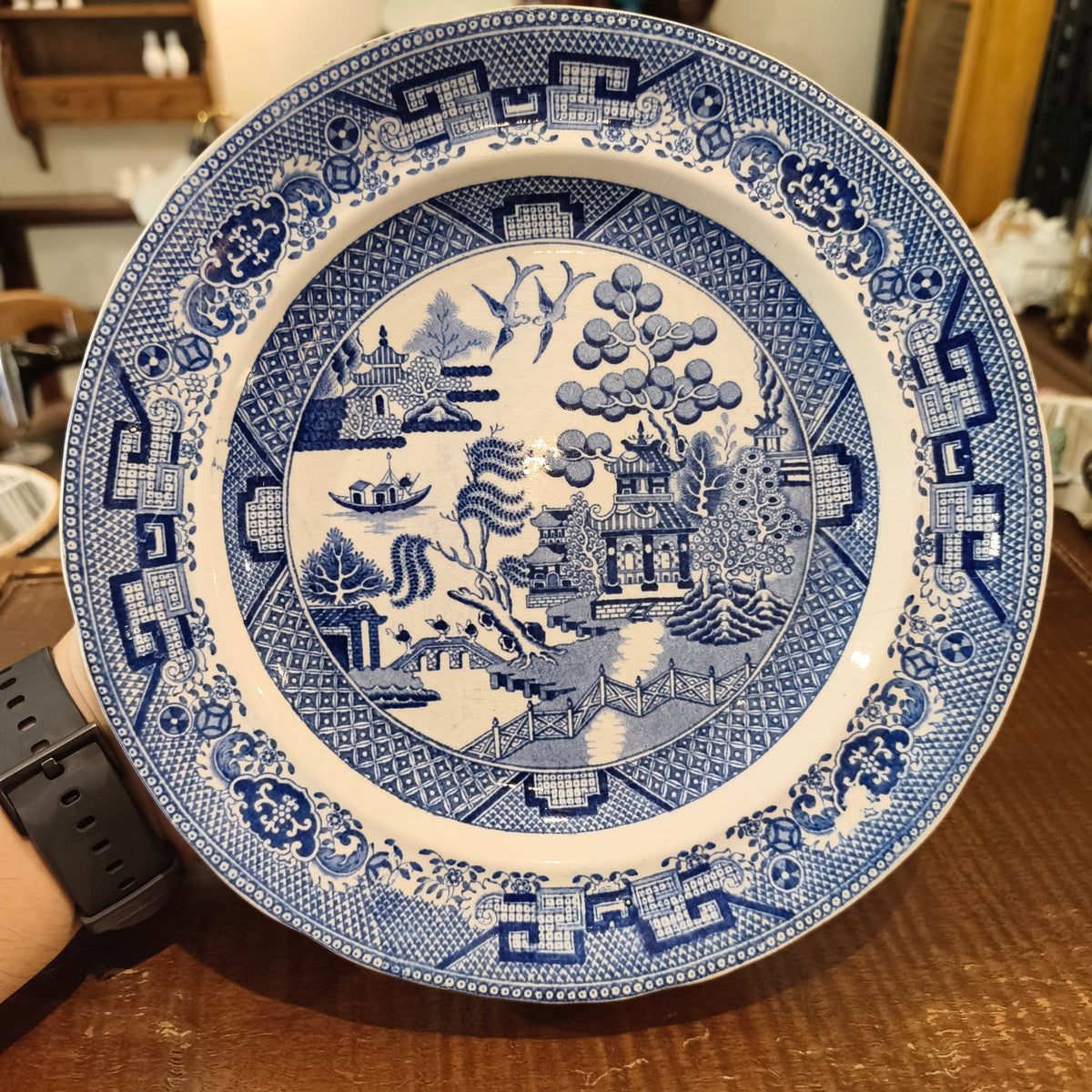 Vintage Blue Willow Ceramic Plate - Classic Blue and White Chinoiserie Dinnerware