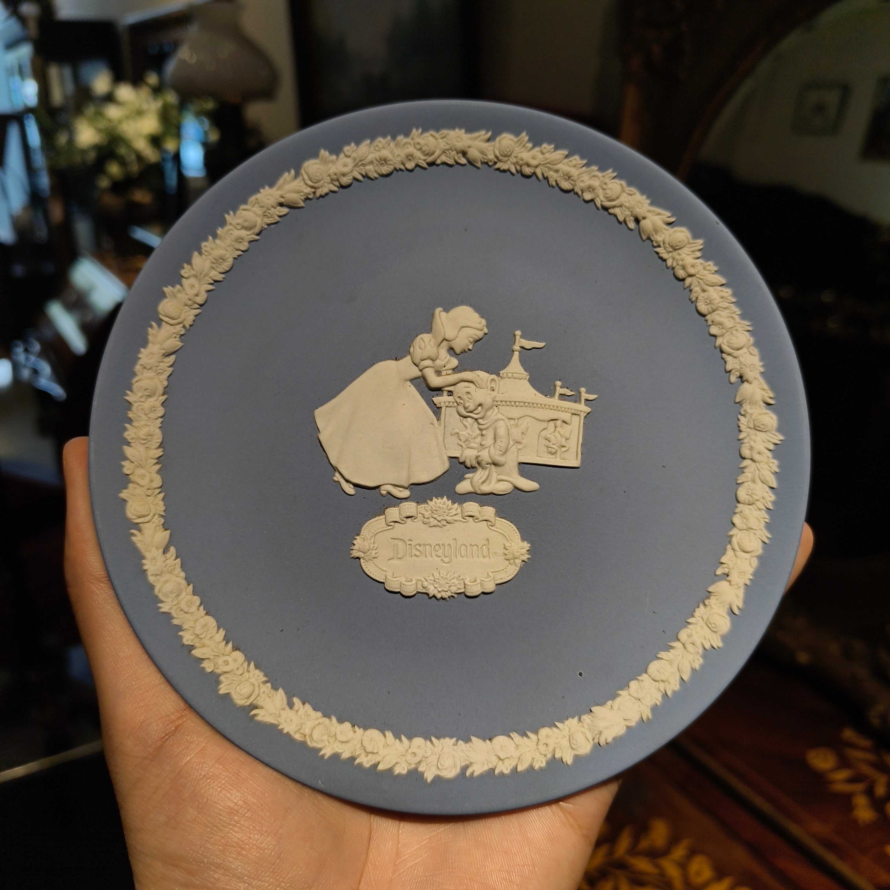 [Aug New Arrival] Wedgwood Jasperware Vintage Commemorative Plate "Disneyland"