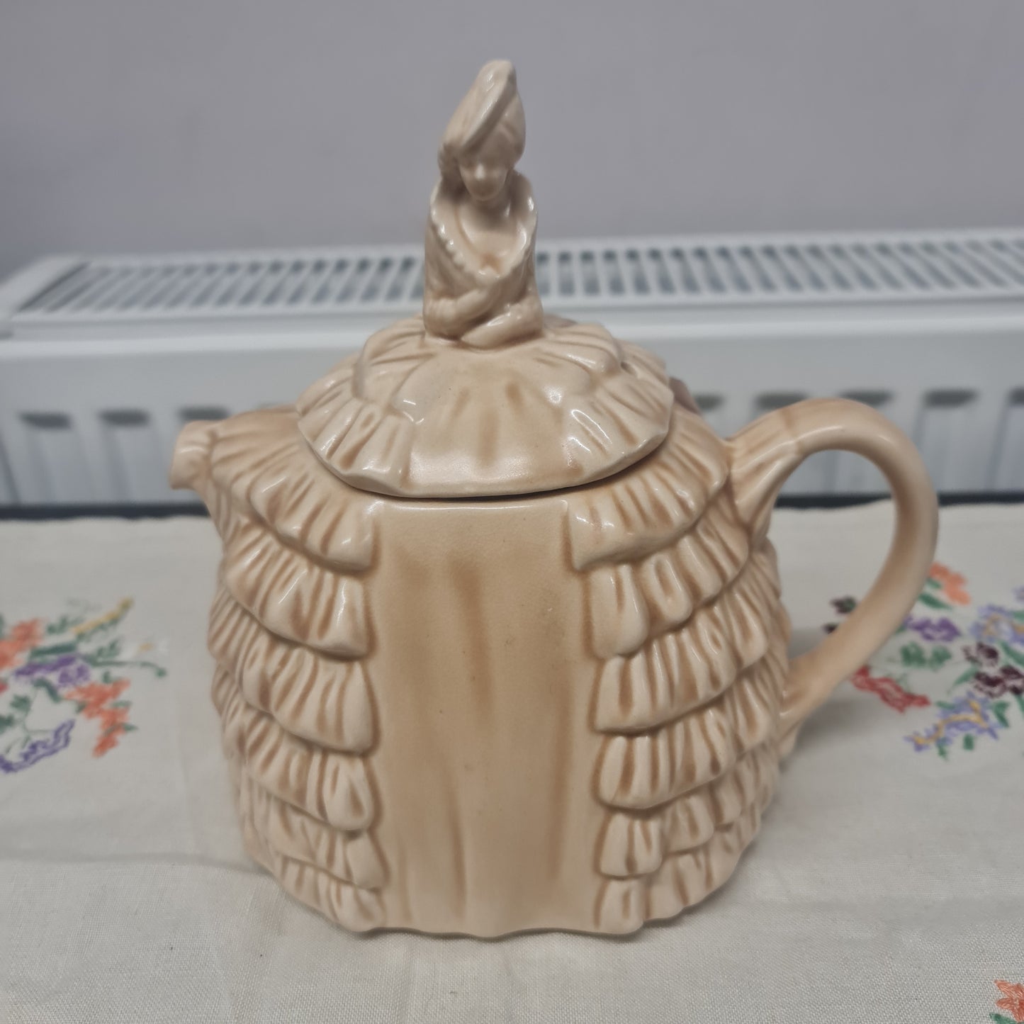 Sadler 1930 Daintee The Crinoline teapot