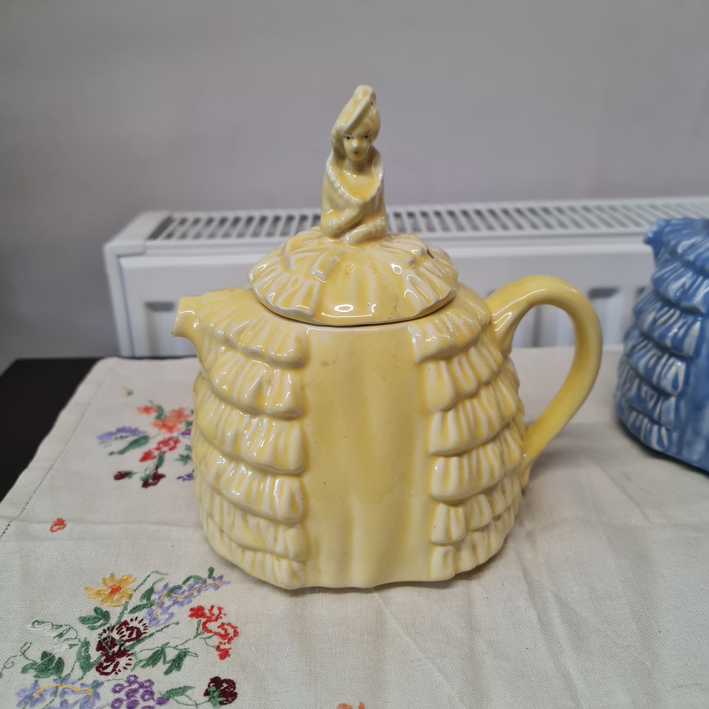 Sadler 1930 Daintee The Crinoline teapot