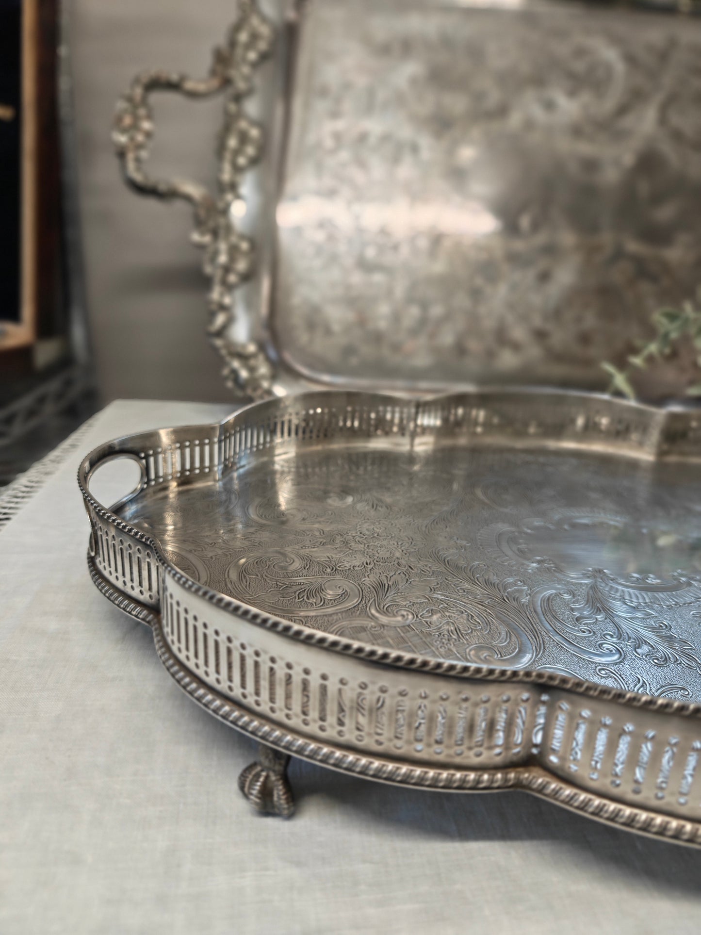 Beautiful Vintage Silver Plated on Copper Oval Scalloped Gallery Serving Tray Sheffield England