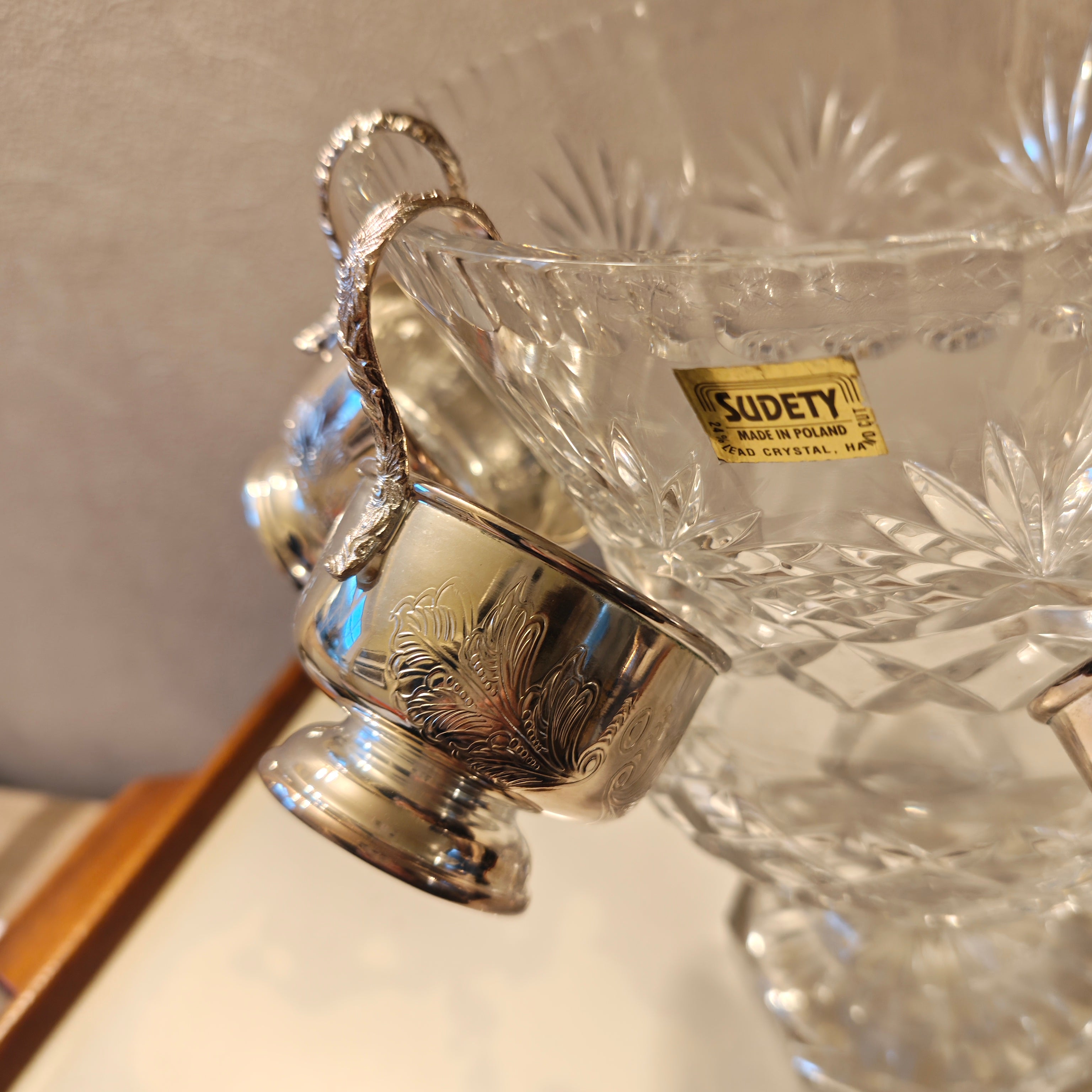 Gorgeous Vintage high quality hand cut crystal with 4 x silver plated cups
