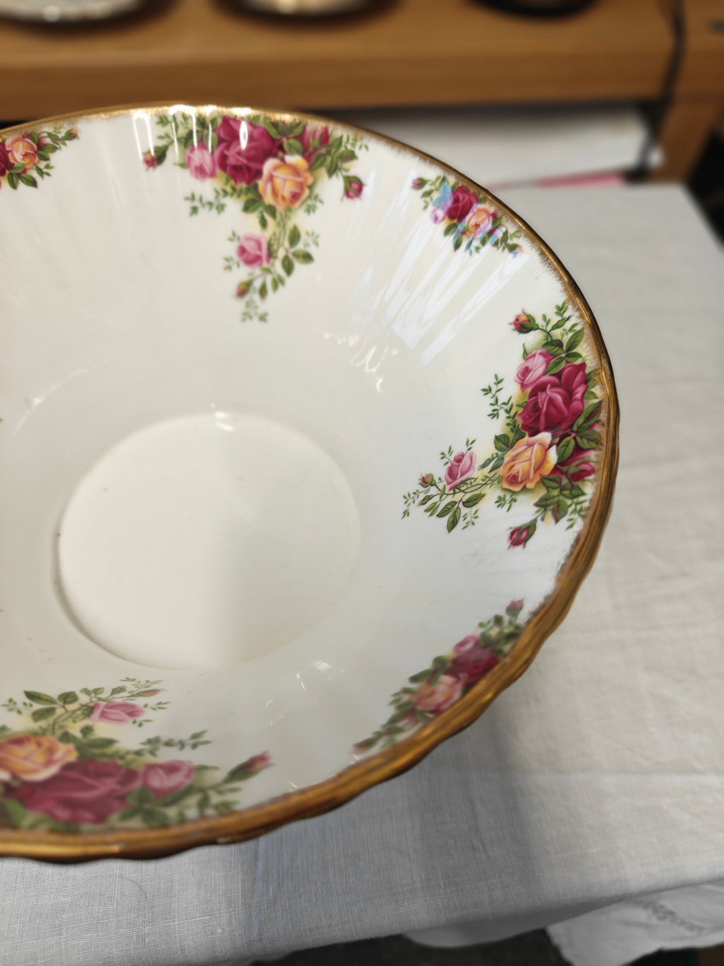 VINTAGE ROYAL ALBERT OLD COUNTRY ROSE LARGE FLUTED FOOTED BOWL