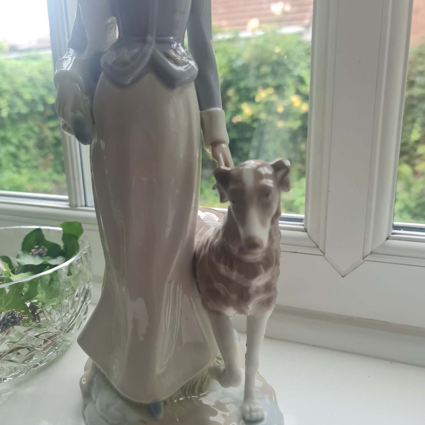 Fantastic  14.5” NADAL LLADRO #853 LADY WOMAN FIGURINE WITH BONNET & SCARF WALKING DOG