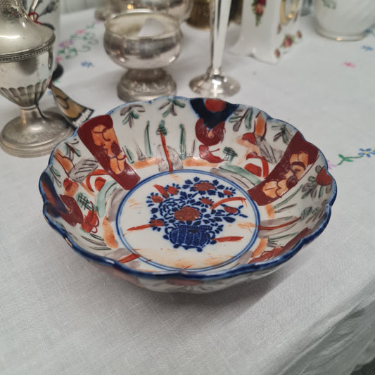 19th century Japanese handpainted imari bowl