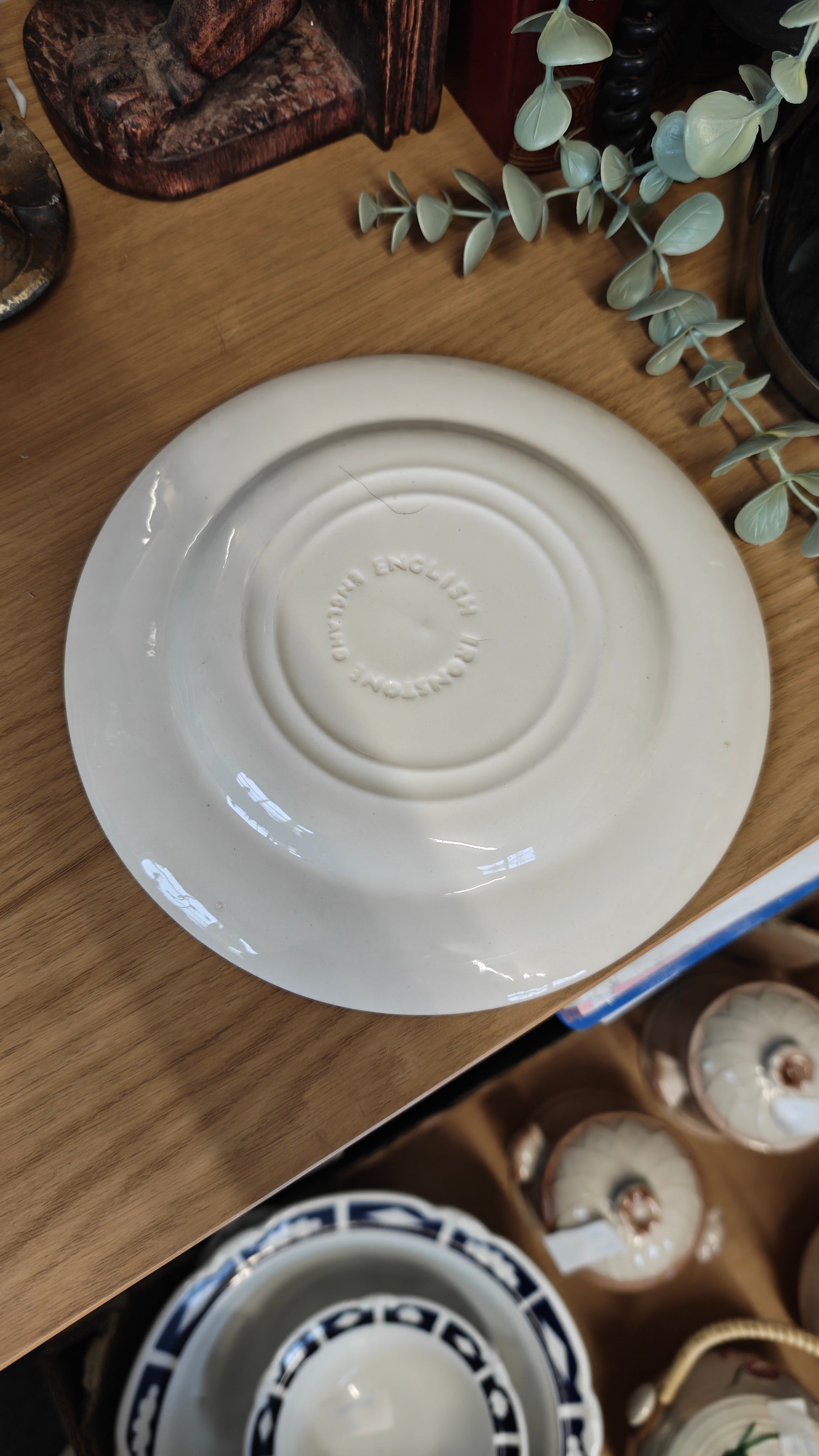 20cm English ironstone cranberry plate