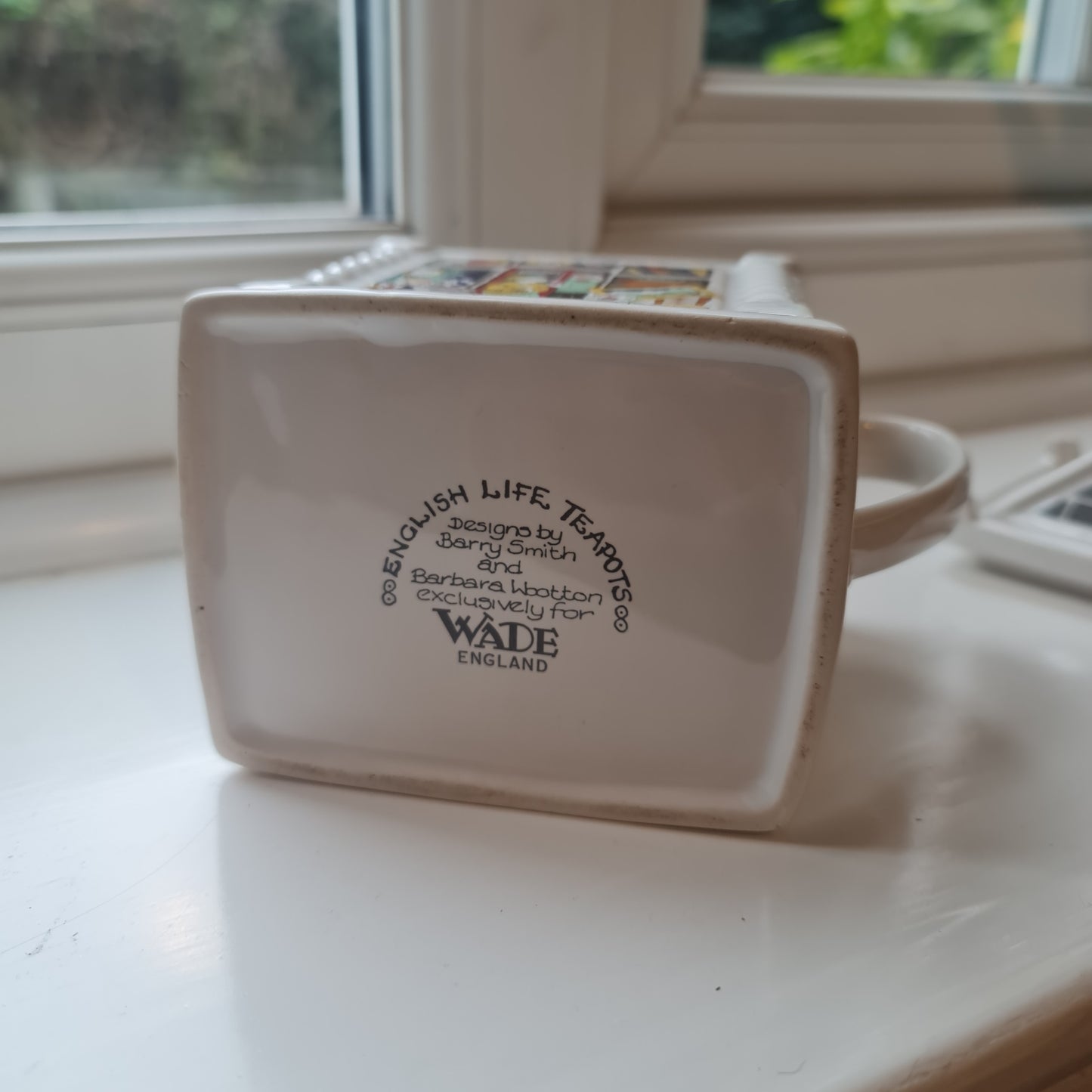 Vintage Wade teapot - English life teapots