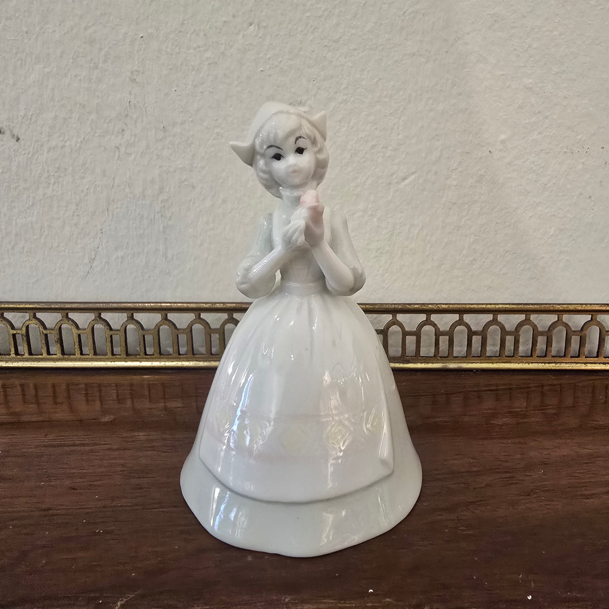Foreigh Bownet Lady Bell Porcelain