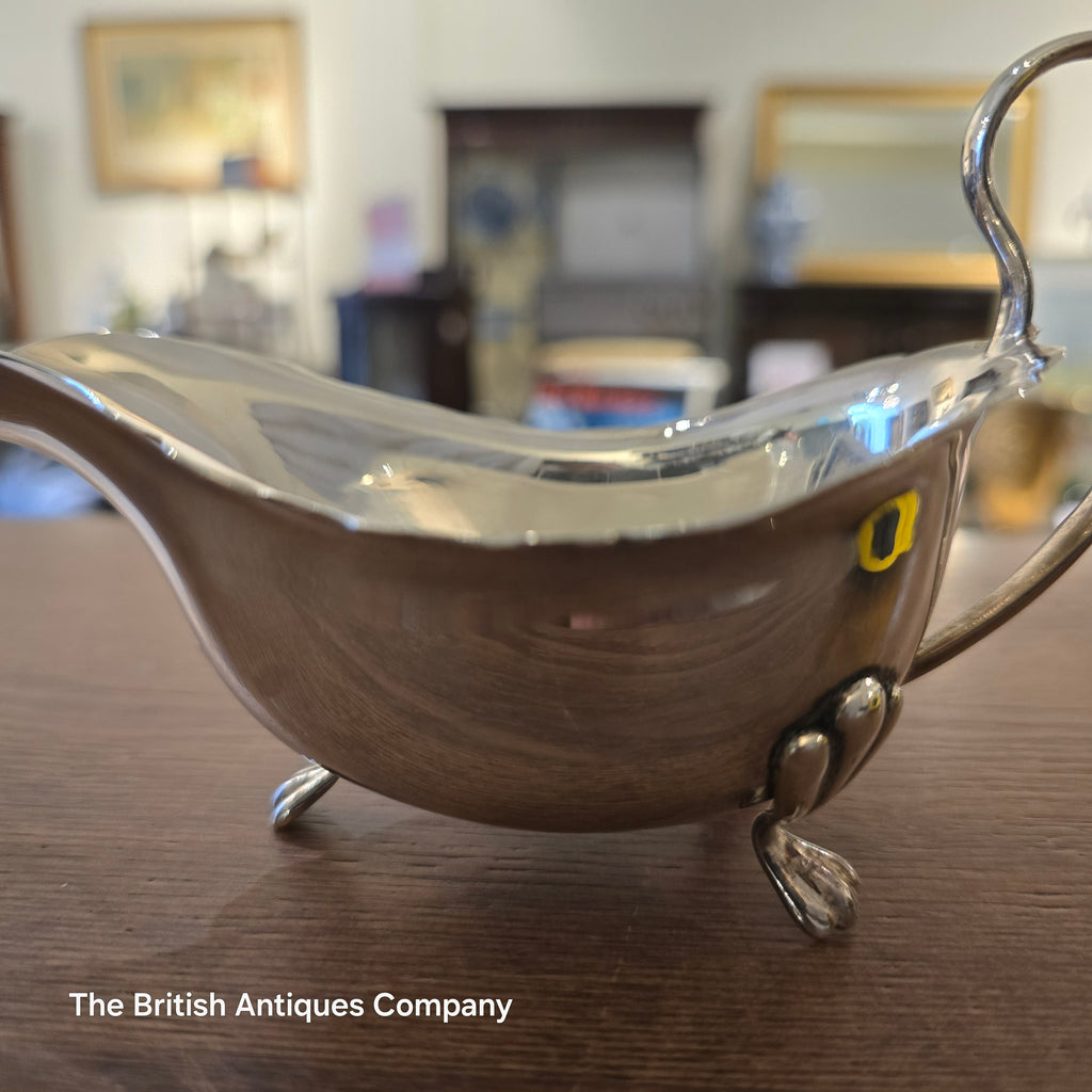 Vintage Silver-plated gravy boat with shell feet 16cm