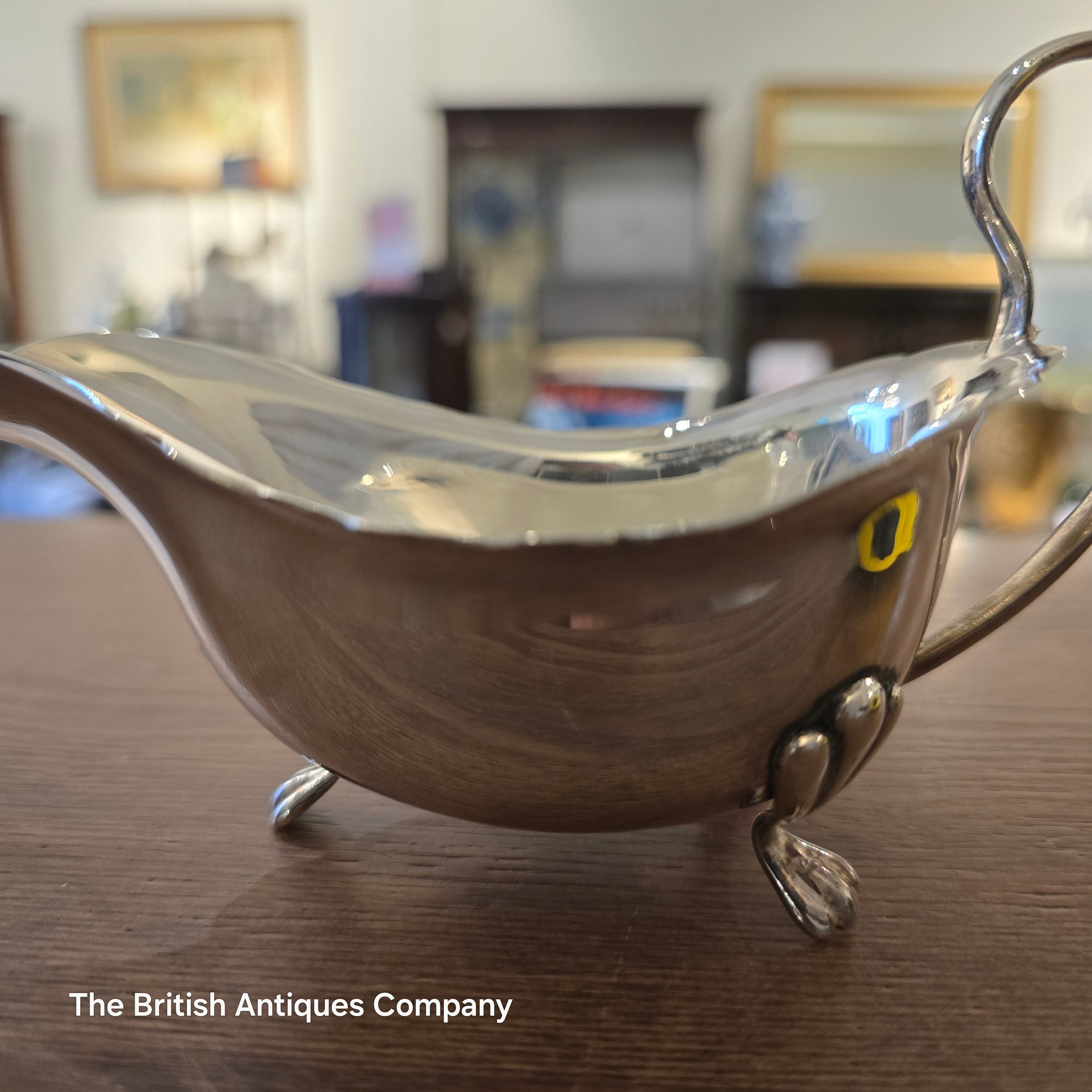 Vintage Silver-plated gravy boat with shell feet 16cm