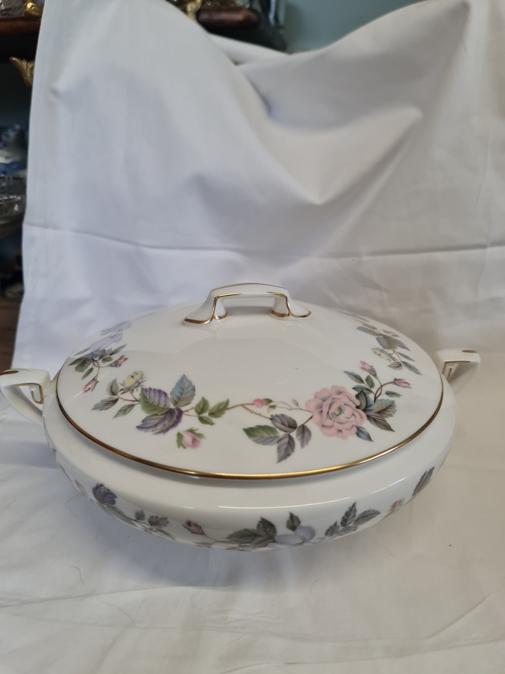 Royal Worcester June Garlands big serving tureen 31 x 24 x H 15 cm