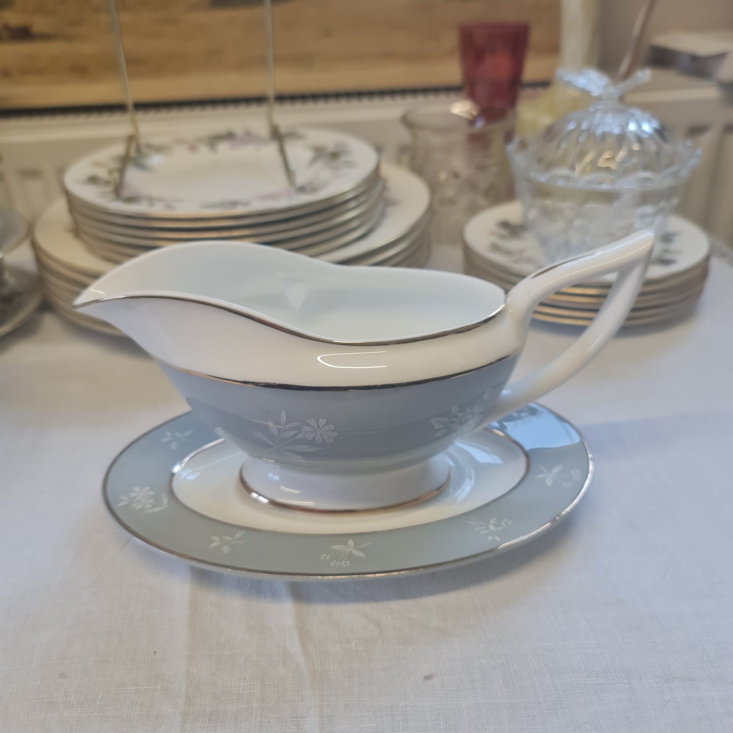 High Qaulity Minton Fine bone china gravy boat with saucer