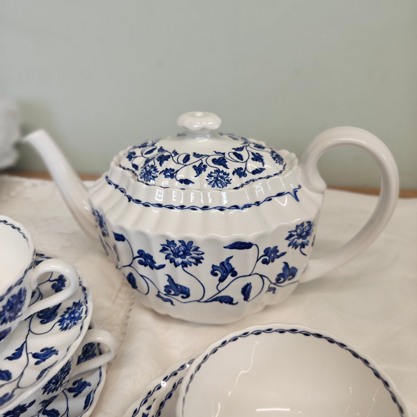 Gorgeous vintage blue and white tea set + Tea pot