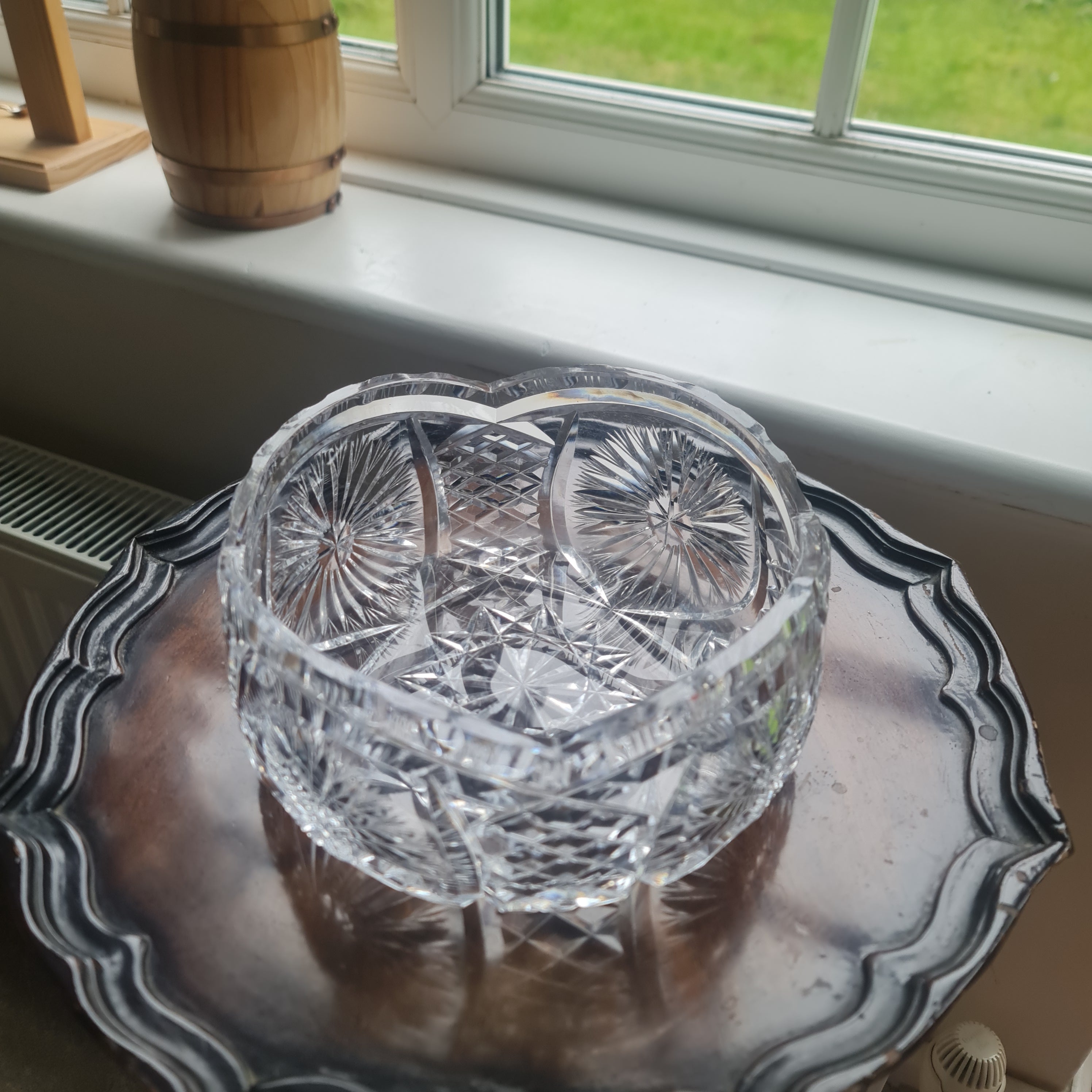 Stunning vintage heavy handcut crystal bowl with starburst design