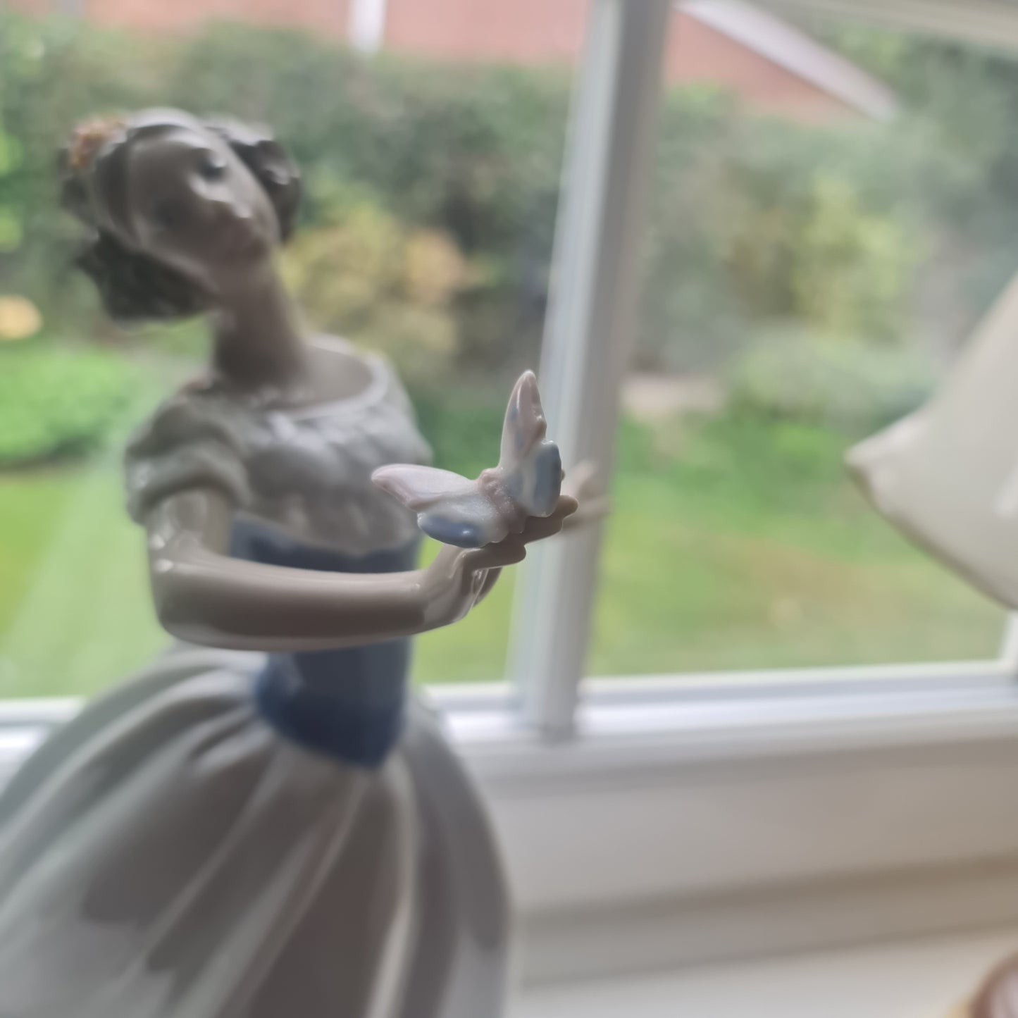 LLADRO Magnificent Porcelain Figurine 'Girl Dancing with a Butterfly'