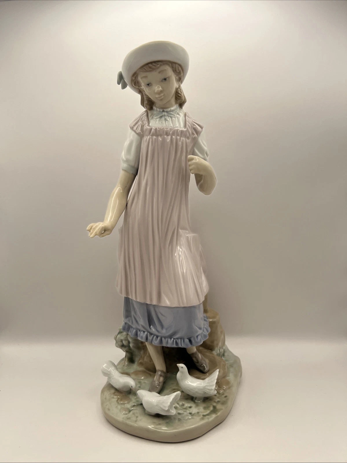 Lladro Figurine Susan and the Dove Model #5156