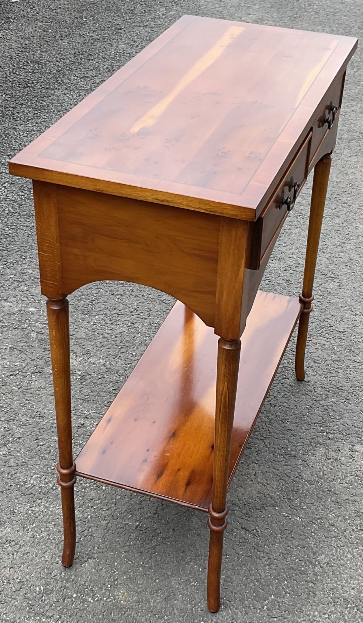 [Pre-Order]Good quality yew wood side table raised on turned legs.