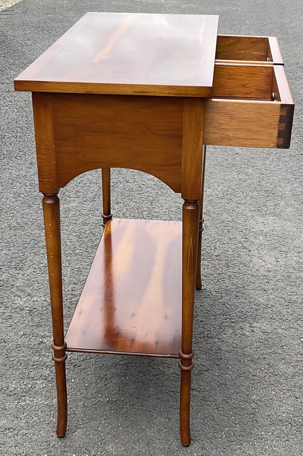 [Pre-Order]Good quality yew wood side table raised on turned legs.