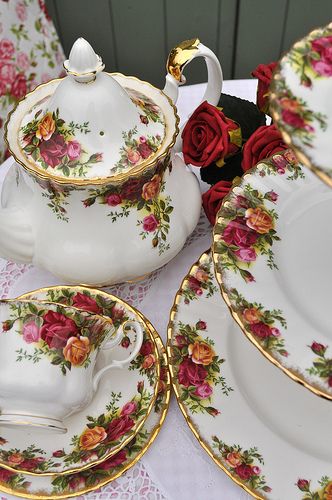 Royal Albert Old Country Roses Vintage Teapot