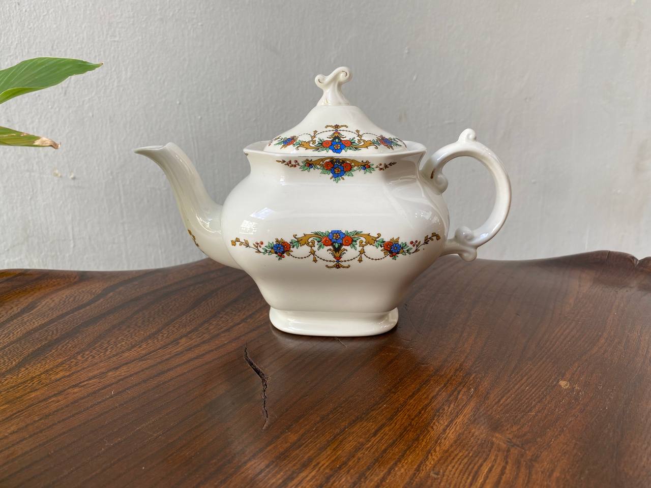 Teapot by Alfred Meakin